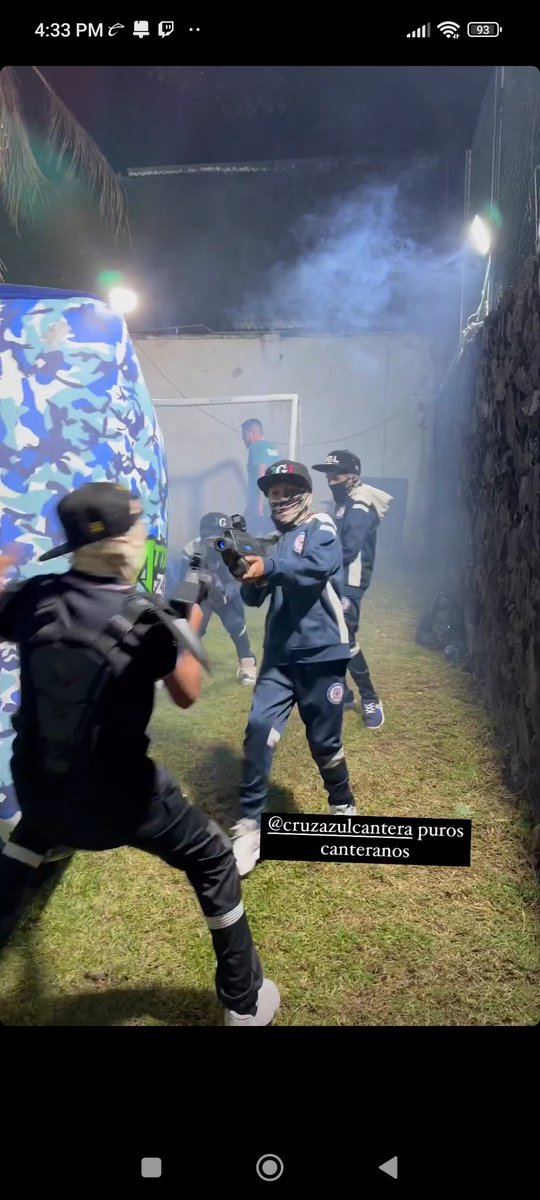Diegol90Mx's tweet photo. 😠Hay que ser PENDE*JO para organizar una fiesta de niños con la temática del narcotrafico

😡Hay que estar el doble de PENDE*JO para exponer el escudo de tu equipo

🤬Hay que estar el triple de PENDE*JO pra exponerlo en Redes

Ojala Cruz Azul tuviera huevos con el Cata Dominguez https://t.co/fNnwT3qsya