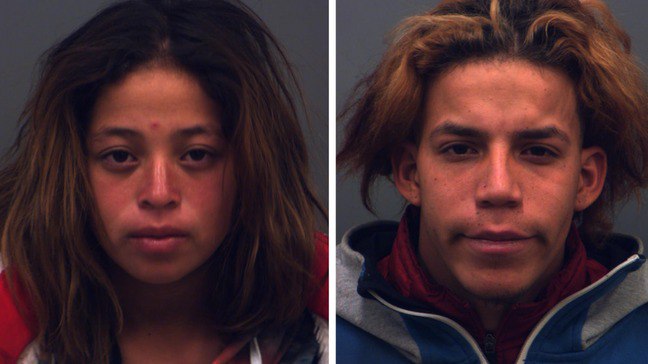 ¡Que brutos,conducir en sentido contrario con un vehículo robado!

 Mujer y hombre "nuevos",de 22 y 21 años,nacidos en revolución,estos dos vándalos venezolanos fueron detenidos en Texas,después de robar un Jeep Grand  Cherokee y conducirlo en sentido contrario.