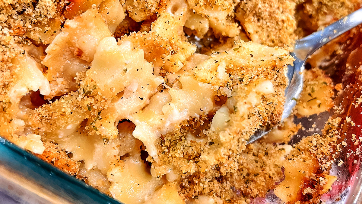 This easy recipe of No-Boil Mac and Cheese will surprise you with its simplicity and taste. The dish is baked from scratch without boiling the pasta before. Let’s make this delicious side dish together!
thebossykitchen.com/easy-no-boil-m…