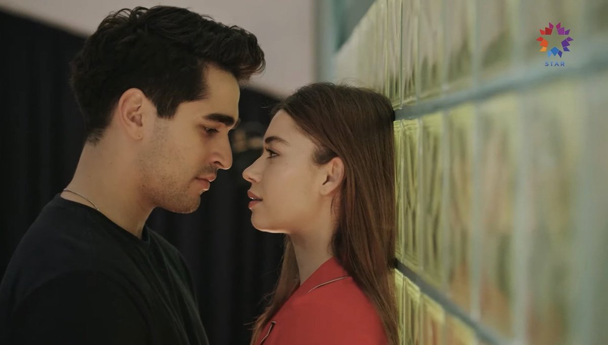 LauraBrbt's tweet photo. Why I love this shot? Bc Seyran is in the centre of it. They could've shown Ferit in the centre, the empty (dark) space behind him, but they put her instead, with the lighted wall, stuck yet on the lighter side, attracting Ferit towards her. Great frame.
#YalıÇapkını #SeyFer https://t.co/QjO4Mm9omd