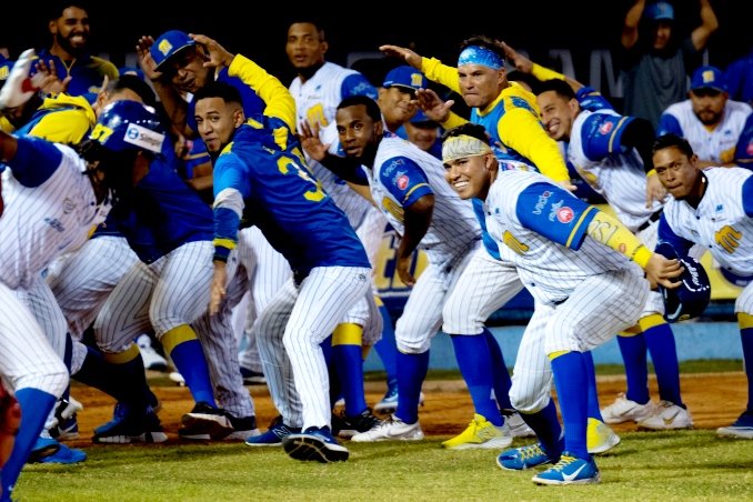 Final en Valencia

Caracas 1
#Magallanes 5
PG ELeal

Magallanes ha ganado 10 de últimos 13 vs LEO en RR (3 blanqueos) y 7 de últimos 9J vs LEO en JBP, Erick Leal sigue invicto vs LEO 3-0 DPV (vs LEO y ARA 7-0 DPV) ha perdido solo 2 juegos en ultimas 3 temporadas en JBP (BRA-TIB)