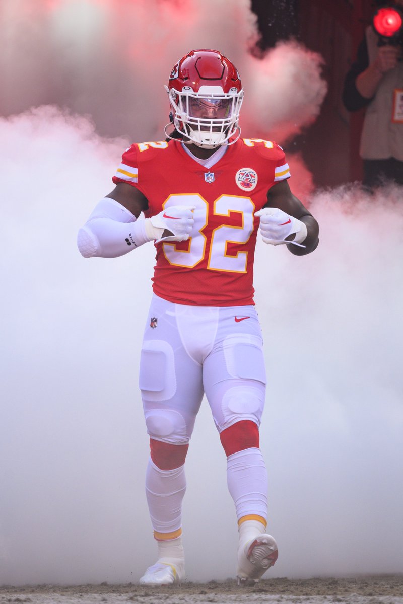 aaronladdtv's tweet photo. #Chiefs Nick Bolton is the club's new single-season leader in tackles (180), passing Derrick Johnson's previous mark (179) https://t.co/ybhaHaRp8b