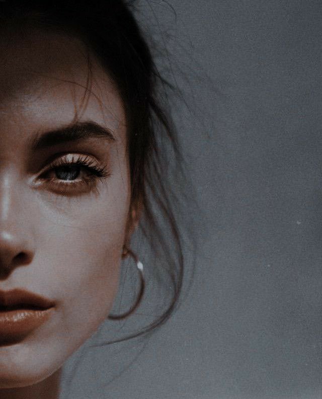 - الرجل الحَقيقي هوَ الذي لاَ يحلم بالإنتصار علَى امرأة ، هو الذي يرى خَلف الجَسد الأُنثوي تلك الطفلة الدامِعة ، الخائِفة الباحثة عَن حنان .