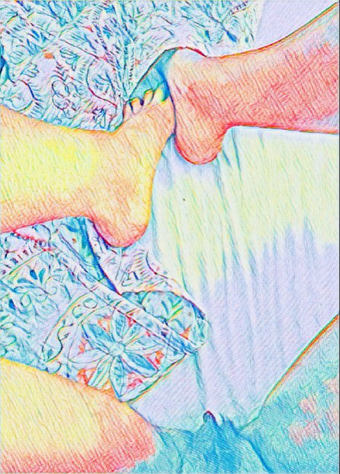 Questa sera sono stata impegnata in una lunga hot chat... Il tema principale &egrave; stato FOOT FETISH... E<a href="/tag/footfetish"class="tags"><span>#footfetish</span></a>