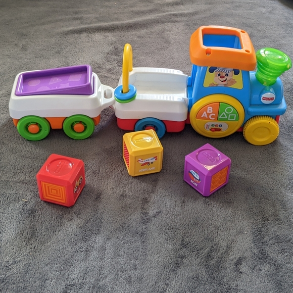eclectic_super's tweet photo. So good I had to share! Check out all the items I'm loving on @Poshmarkapp #poshmark #fashion #style #shopmycloset #catpapa #fisherprice: https://t.co/OijNhayrVJ https://t.co/sUdwPi9zHQ