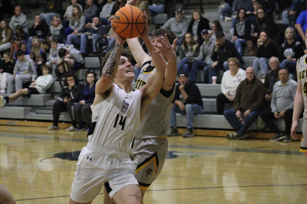 nfhenthorn123's tweet photo. Men's basketball final:
North Marion- 63
Keyser- 57
@p_will1 scores 16 w/ 3 rebounds, 3 steals and 3 blocks in the victory. NM's @Landon_Frey13 scores 15, including 8 in the fourth quarter. https://t.co/usnwqCdYUj