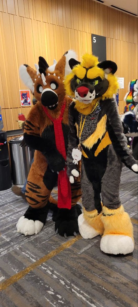 anthronw's tweet photo. Check out these Furs hanging with Telephone! The Saber is @mangle_arts, orange fox is @pinathefox and the blue and white is @cactimutt https://t.co/BlhttWK2h7