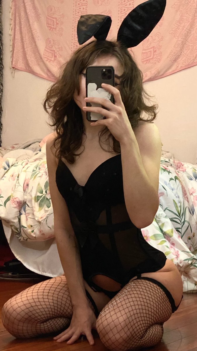 bnnyglock's tweet photo. messy bunny https://t.co/rEpHlfcUX8