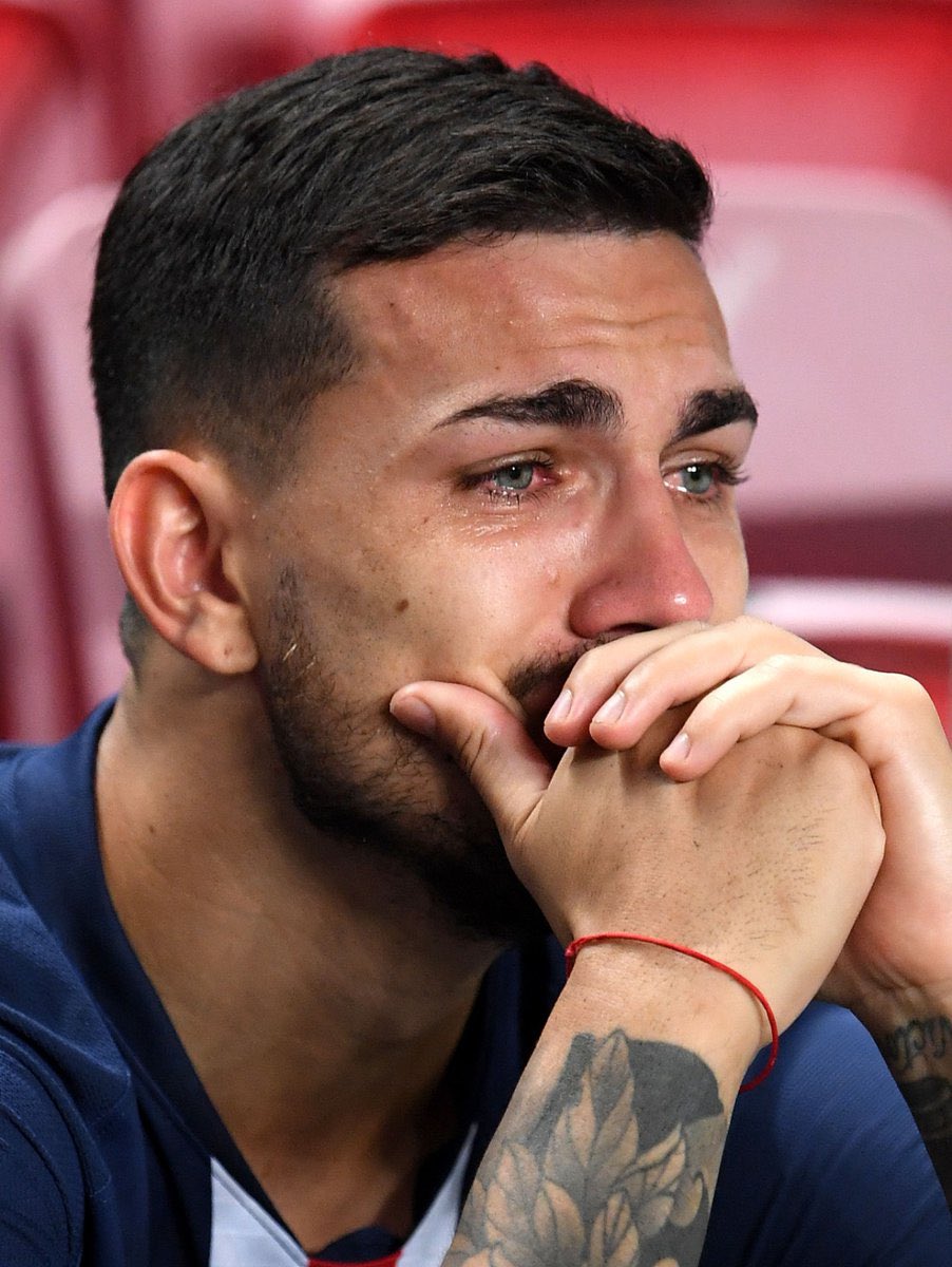 palermismo's tweet photo. Después de 1 mes viendo defender al Cuti Romero ahora lo tenemos que ver a Roncaglia estoy literalmente así https://t.co/zidGubSjlZ