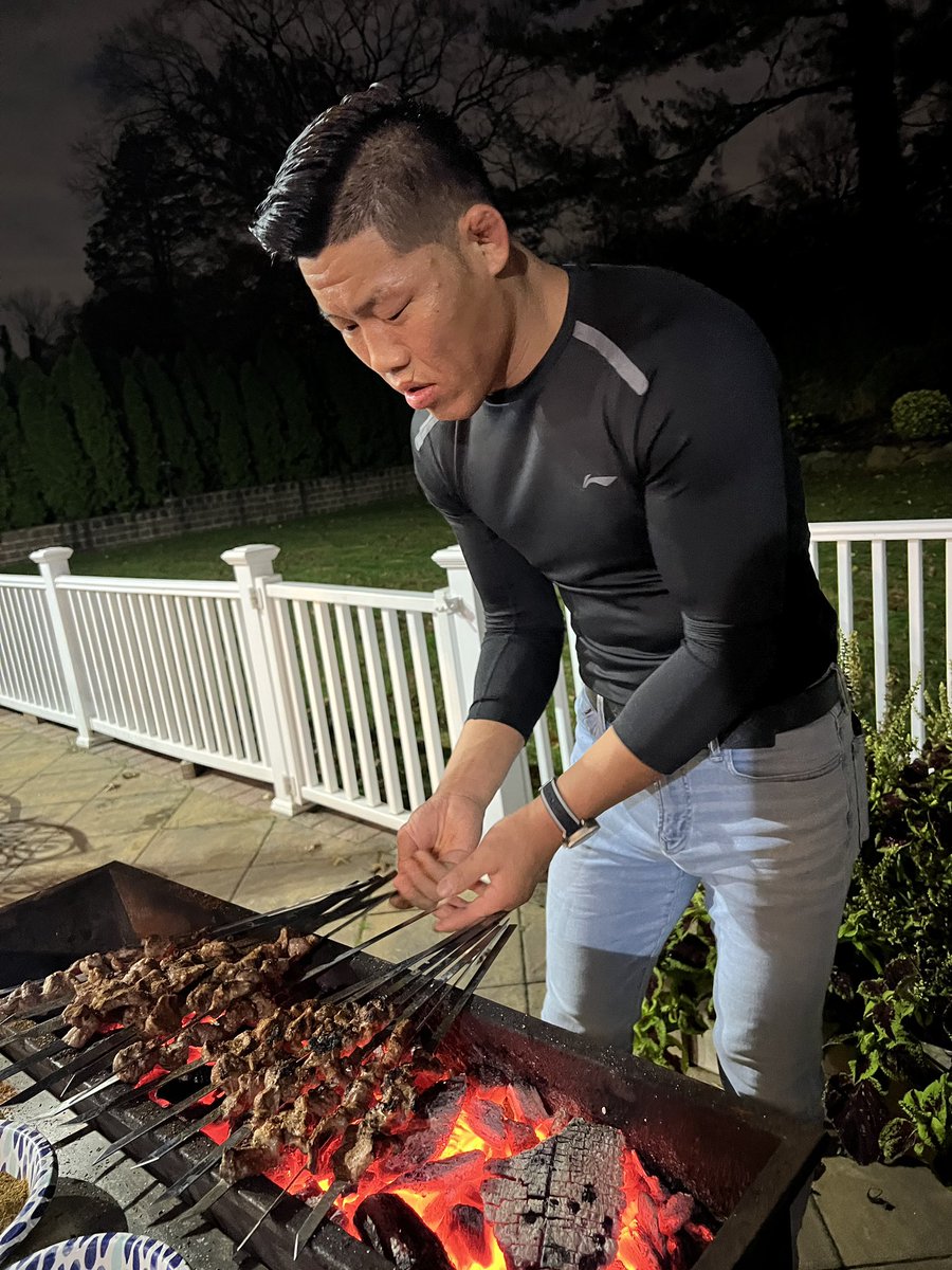 Hey all of you are also invited to the party if you want to come @MeansTim @Nikohybridprice @bryan_barberena @alexmoronomma @RdosAnjosMMA @TonyFergusonXT in March, I can make barbecue for y’all @ufc