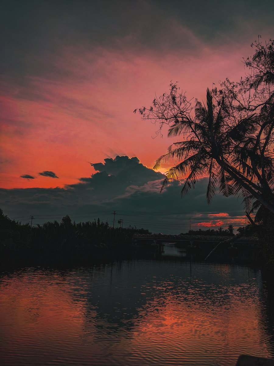 h666n_'s tweet photo. Sepenggal jepretan amatir https://t.co/EgoX6HIBXJ