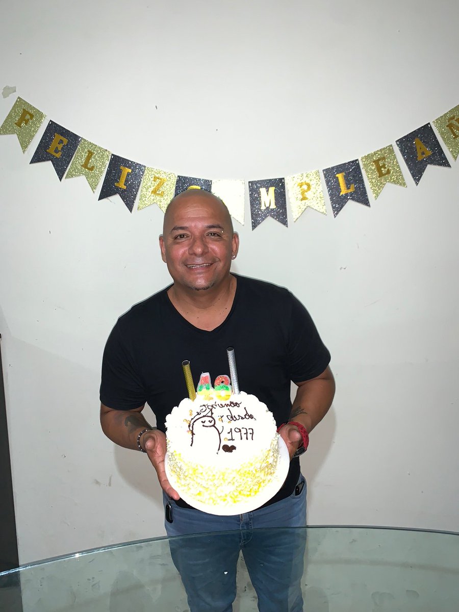 jchamba1977's tweet photo. Mi cumple #46 https://t.co/lpOewnetEm