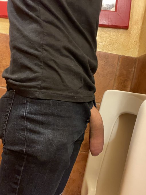 Catch me at the urinal ??.                        #gay #phxgay #gayaz #hung #bwc https://t.co/XIYUpy
