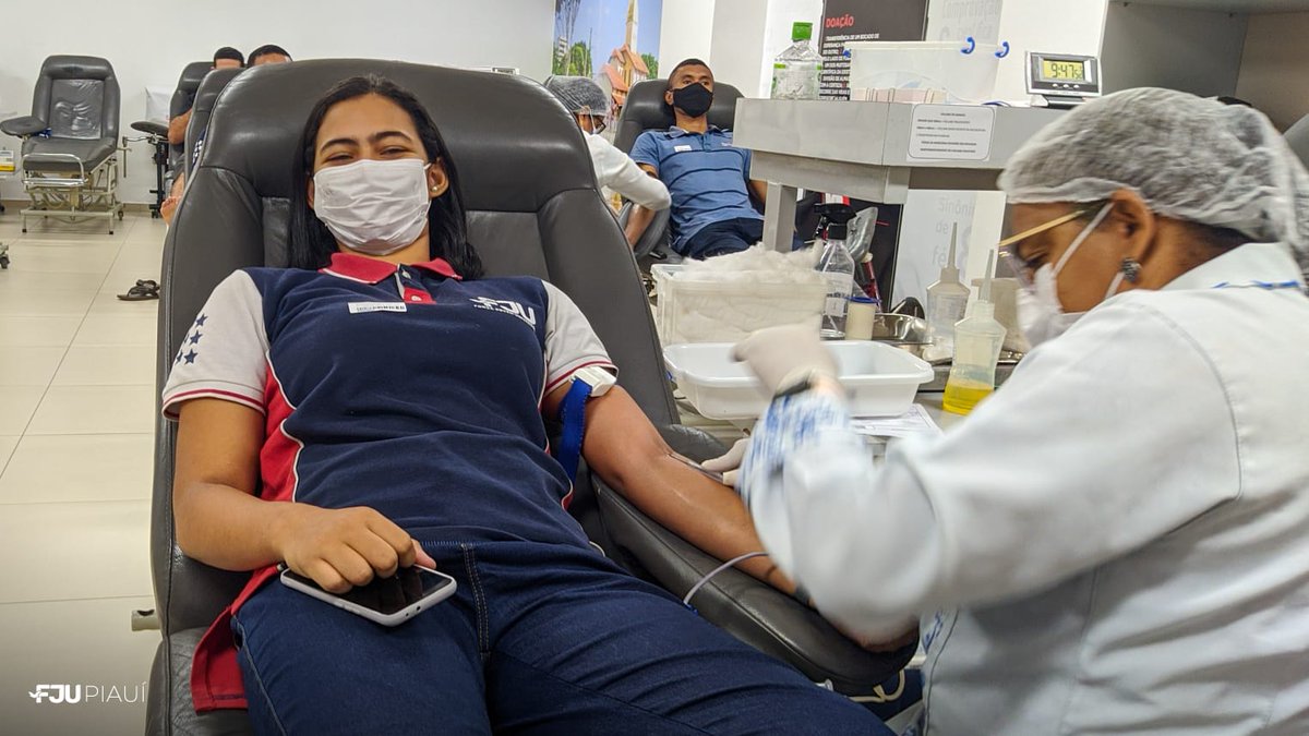 fjupiaui's tweet photo. Muitas vidas diariamente necessitam de sangue doado para tratamentos, e há casos em que uma simples bolsa de sangue é crucial.
A FJU, com a iniciativa do Projeto Universitários esteve na manhã de hoje no Hemopi em uma mobilização para doação de sangue.💉

#VemPraFJU #FJUPI https://t.co/oN3zGqbwtu