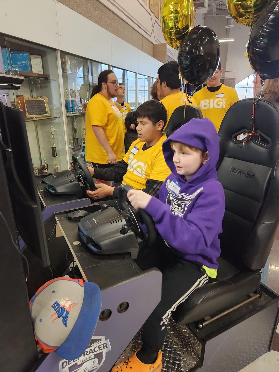 HeidiWhiteSipe's tweet photo. Appreciated an epic @FIRSTweets FRC kickoff day for @FRC4125 thanks to @awscloud We did the grand opening of the Think Big Space to launch the robotics season today and it was amazing to see so many people come together to support students! #umatillastrong https://t.co/OoLOtv6H1t