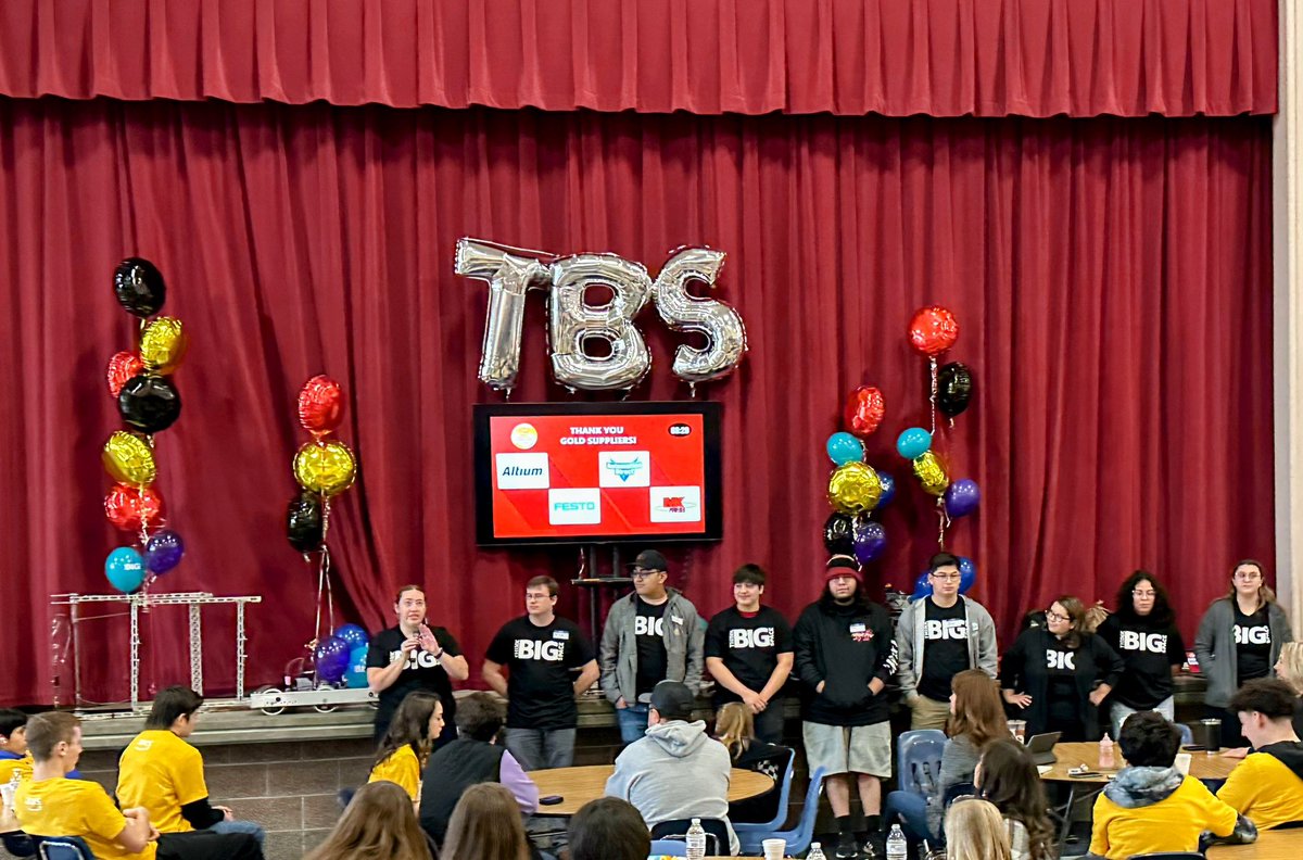 HeidiWhiteSipe's tweet photo. Appreciated an epic @FIRSTweets FRC kickoff day for @FRC4125 thanks to @awscloud We did the grand opening of the Think Big Space to launch the robotics season today and it was amazing to see so many people come together to support students! #umatillastrong https://t.co/OoLOtv6H1t