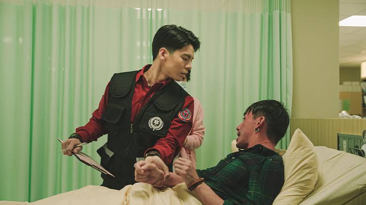 SMilkdrama's tweet photo. First impressions on #TearsOnFire:
- this is like a combination of #LightChaserRescue and #OrdinaryGreatness but with much more heart and solid writing
- every rescue scene either frustrates me or moves me to tears
- realistic and relatable
- a new potential favorite drama https://t.co/2sp28vBHHt