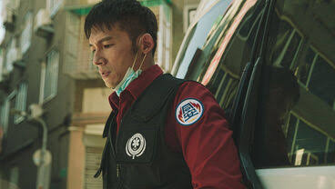 SMilkdrama's tweet photo. First impressions on #TearsOnFire:
- this is like a combination of #LightChaserRescue and #OrdinaryGreatness but with much more heart and solid writing
- every rescue scene either frustrates me or moves me to tears
- realistic and relatable
- a new potential favorite drama https://t.co/2sp28vBHHt