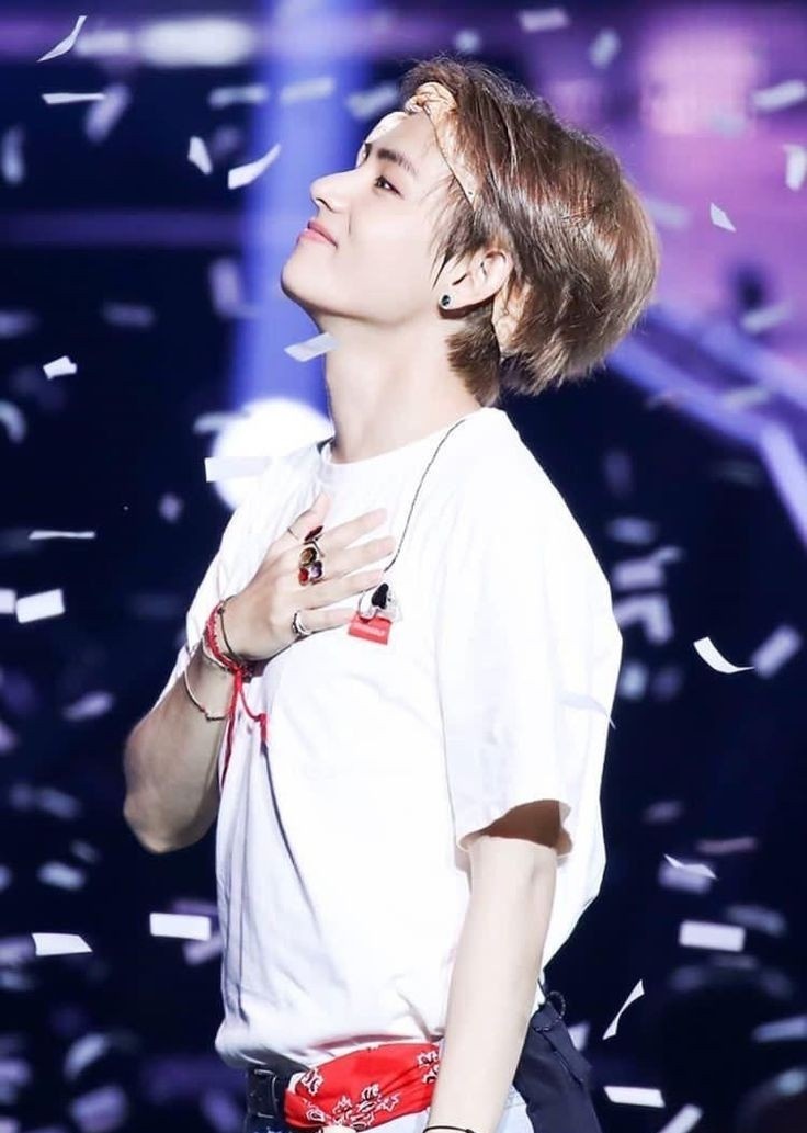 tomomitae1230's tweet photo. @TOP100KPOP We Love You Taehyung🐻💜🐻💜

I VOTE #ChristmasTree by #V #BTS in #TOP100KPOPSONGS2022
@TOP100KPOP https://t.co/stsl2fpAR7