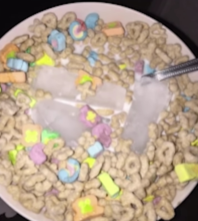 messedupfoods's tweet photo. do you like ur cereal boiled or iced https://t.co/kwwuKLSIOj