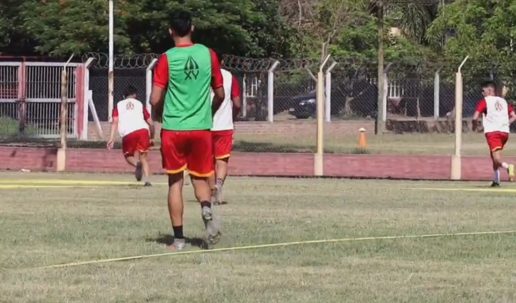 FederalSomos's tweet image. POSTALES | #CASR🔴🟡 | #Pretemporada🏃‍♂️
-El tarde del sábado de hoy, Sarmiento estuvo realizando los entrenamientos de pretemporada de cara a este #TorneoFederalA2023🏆⚽️. Acá te dejamos algunas fotos de lo que los entrenamientos📸🎞️.
