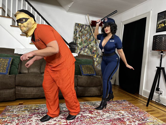 Kinky cop strikes again when an escape convict sneaks into the wrong house! Who&rsquo;s up for a little game<a href="/tag/clip"class="tags"><span>#clip</span></a><a href="/tag/ropebondage"class="tags"><span>#ropebondage</span></a>
