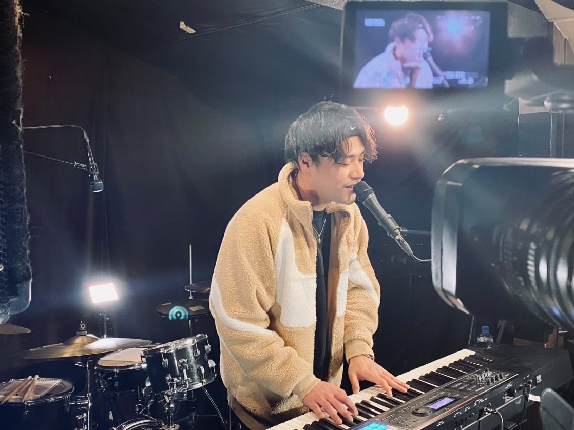 MusicShowta's tweet photo. 新春一発目、
京橋セブンデイズ @SEVENDAYS_OSAKA 
ありがとうございました！！

共演者の
ヒカルさん@2525bangbang1  
ハマダさん @take4hamada  
ヘルニーア みんなタグ分からん💦

オリジナル5曲からの
パフォーマンスやらせて頂きました☝️

来てくれてありがとぅ♪
次は2/18日.... https://t.co/gmTvDWnHQH