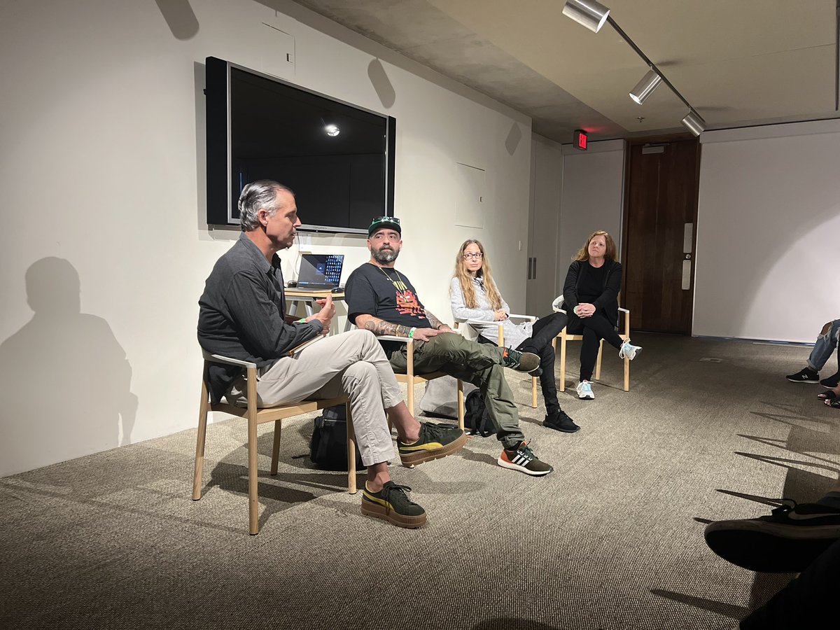 CBoomerVazquez's tweet photo. Exploring the intersection of Art + Tech at @pamm with Moderator: Kerry McLaney, 305 Creative
*
Panelists: Dan Mikesell, President Black Dove, Inc.
*
Artists: @AHOLSNIFFSGLUE * @felicegrodin
*
#MiamiTech #CommsImmersion @newhousemasters #GradProgram #DigitalArt #Web3 #NFTs https://t.co/UgzjreU725
