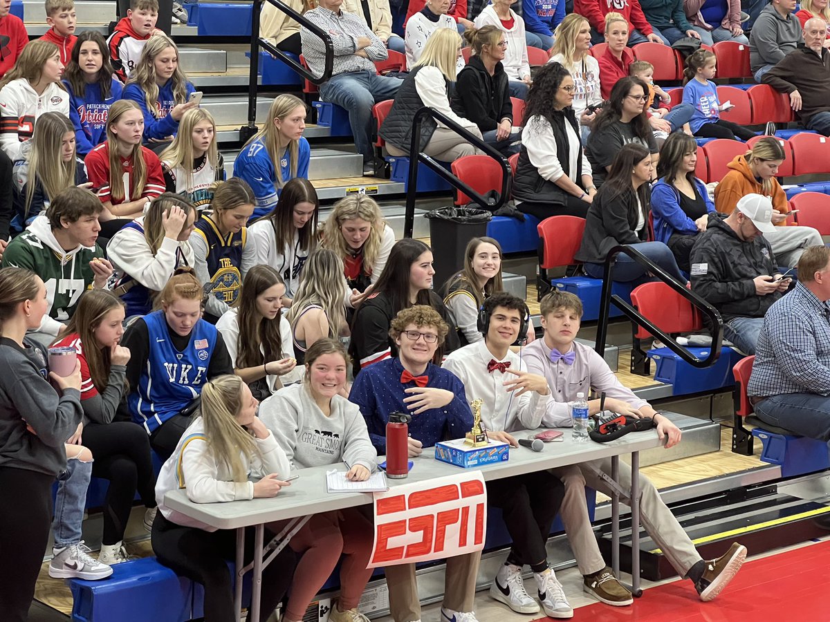 MEmom0304's tweet image. Tonight’s game is being covered by a great ESPN crew! ❤️🤍💙 #PHStrong