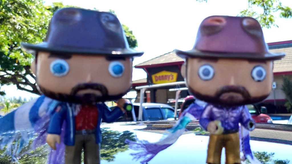 We flew to paradise for us to find an <a href="/DennysDiner/">Denny’s</a> phot shoot with these two 🤔😅 <a href="/joshuagates/">Josh Gates</a> 

#joshgates #dennys #Hawaiian #kona #vacation #joshcrates #adventure #FunkoPops