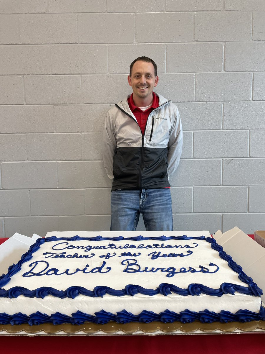 TweetDCS_CHHS's tweet photo. Congratulations David Burgess! CHHS Teacher of the Year! #RespectTheHill https://t.co/d1nynHYKX4