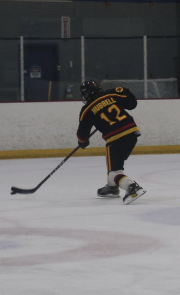 Extra_Bases's tweet image. Great time watching, #12  dominate on the ice tonight. Got the W and scored 2 goals! The cousins were proud! Atta boy, Will! 🏒 🥅