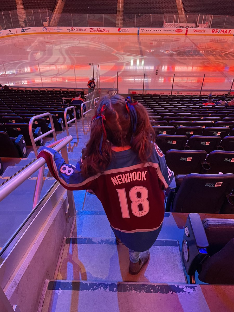 CrunchMomma's tweet photo. Let’s rock this house!! #GoAvsGo  #hookdonnewhook https://t.co/ATdWg352ie