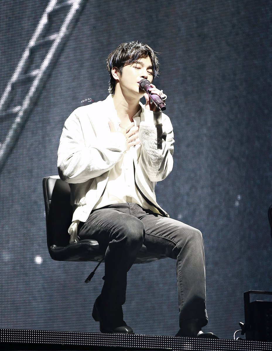 1부때는 접신한줄...
발라드 하니까
드디오 안움직임ㅋㅋㅋ

#서인국 #seoinguk
#blending
#콘서트