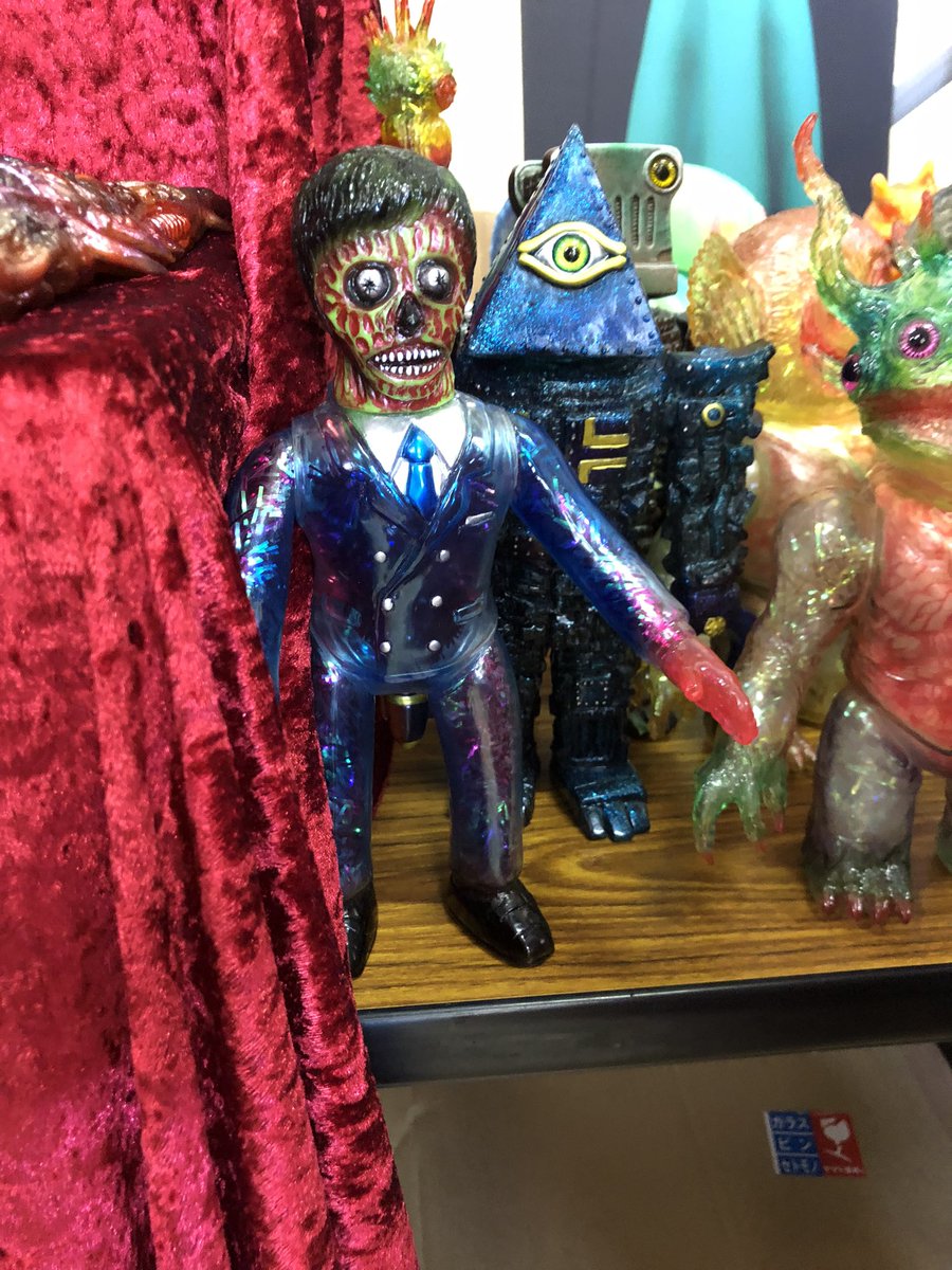 スカルヘッドバットさんのブースはソフビくじで大賑わいでした