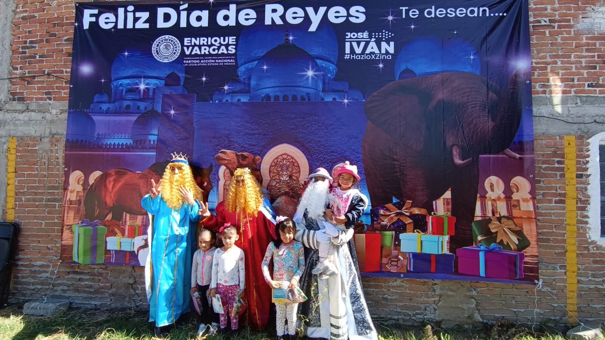 EnriqueVargasdV's tweet photo. En #Zinacantepec llegaron los #ReyesMagos quienes les llevaron aguinaldos y juguetes a las y los pequeños de este municipio. https://t.co/OhUMiPlZmS