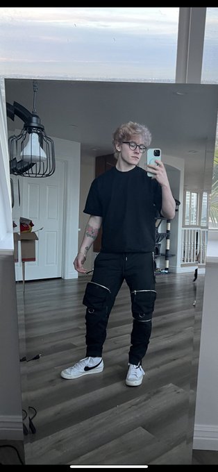 New Hair :) https://t.co/hqPfH1WMjV