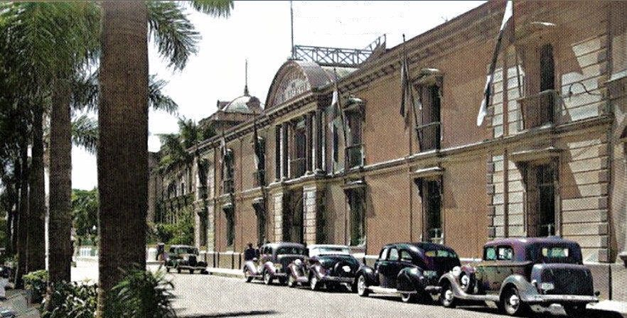 EShistoria32's tweet photo. Antiguo edificio de la Universidad de El Salvador en el Centro Histórico de San Salvador que fue destruido por un incendio el 9 de noviembre de 1955. https://t.co/IoxoQu5TVl