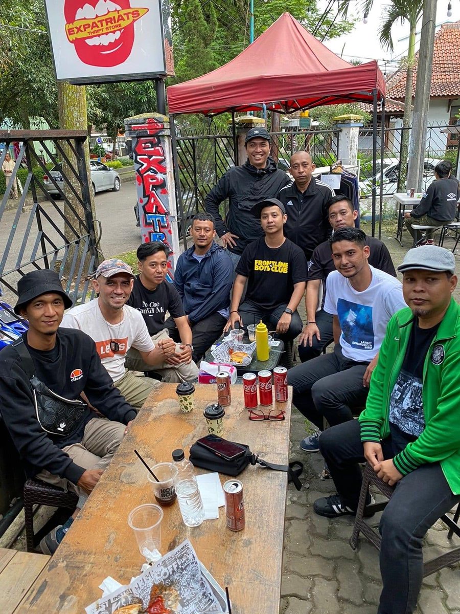 MafiaWasit's tweet photo. Jelang #DerbyJabar ❤️💙

Adem banget! Keren Jak dan Viking https://t.co/vE7Orobaly