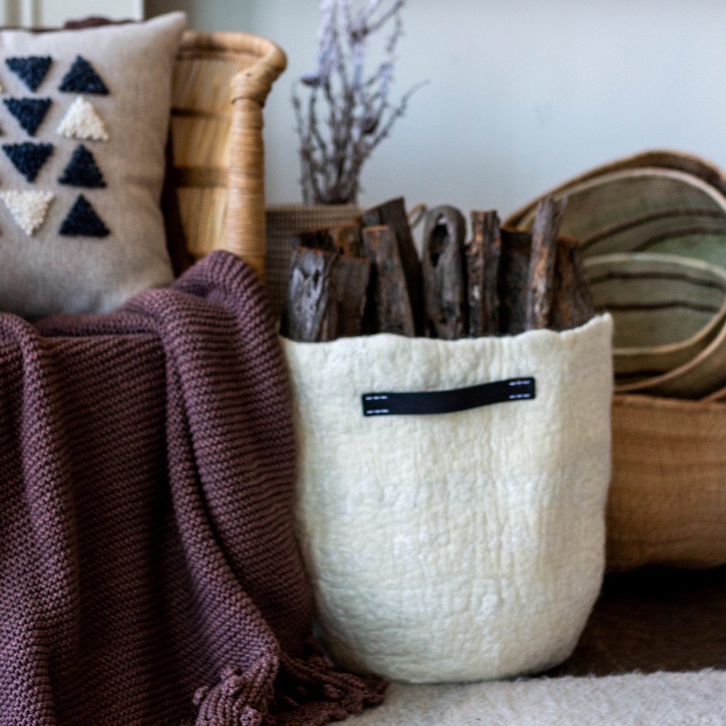 Kanjuinteriors's tweet photo. Sustainable wintertime neutrals, that create a comfy feeling year-round. 

https://t.co/Og1wSuyBnk https://t.co/Sh2KpjJiCx