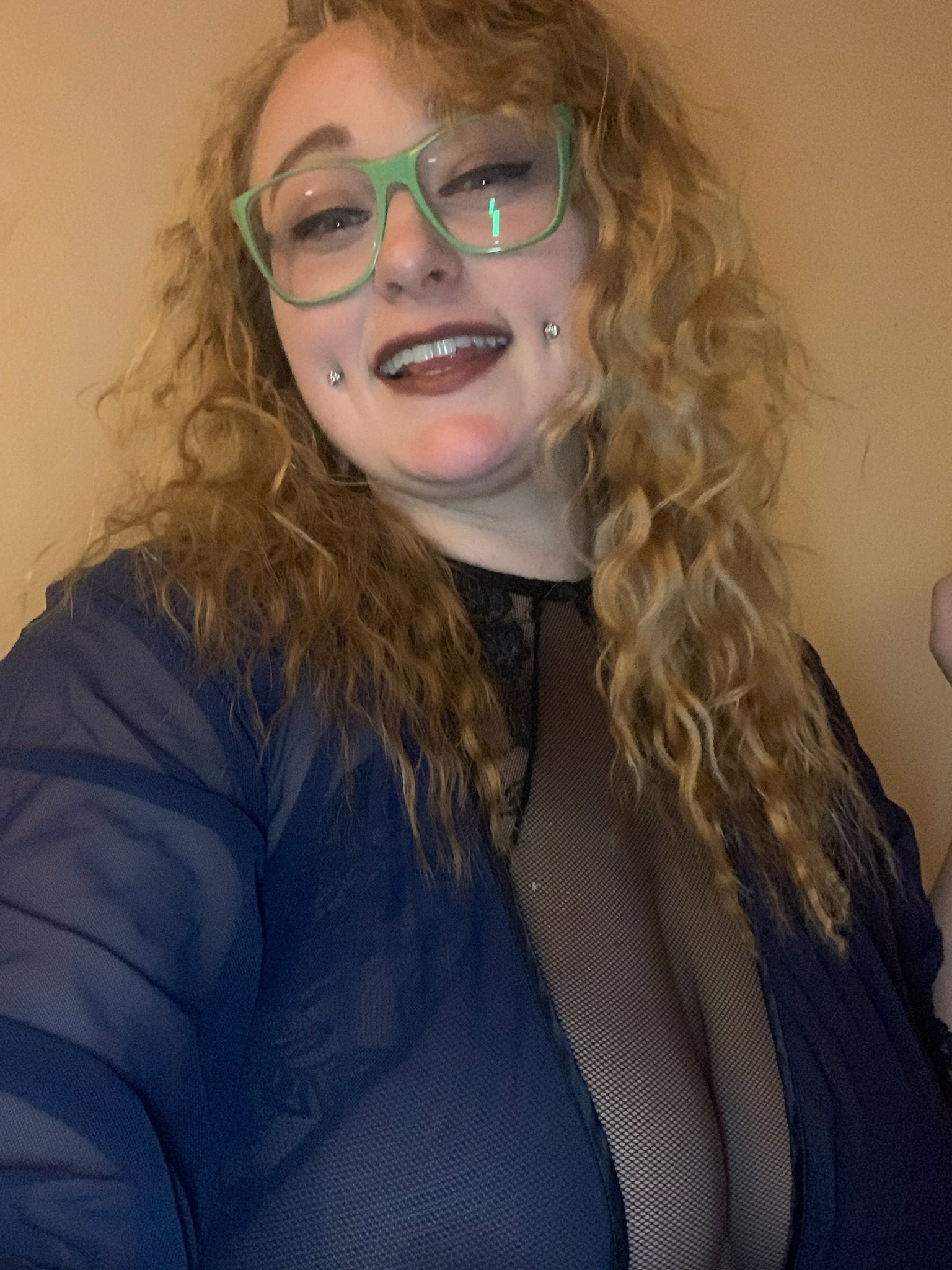 2 pic. My banging ass wife 🤤🍑 https://t.co/dhzr4n1ukX