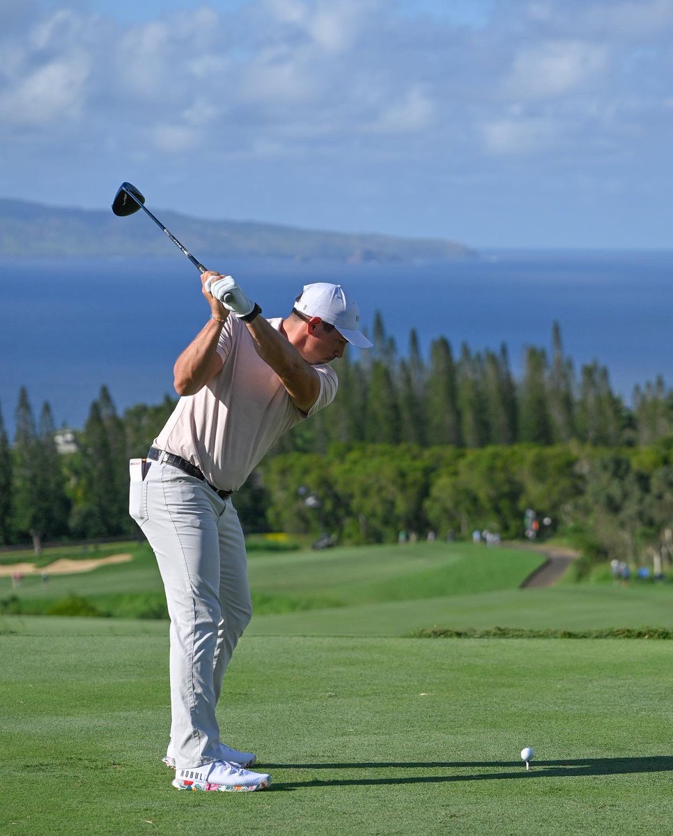 𝗛𝗮𝘄𝗮𝗶𝗶 + 𝗡𝗢𝗕𝗨𝗟𝗟 𝘀𝘁𝗮𝘁𝗲 𝗼𝗳 𝗺𝗶𝗻𝗱 🌸 one more day at the @sentry_toc <a href="/pgatour/">PGA TOUR</a>