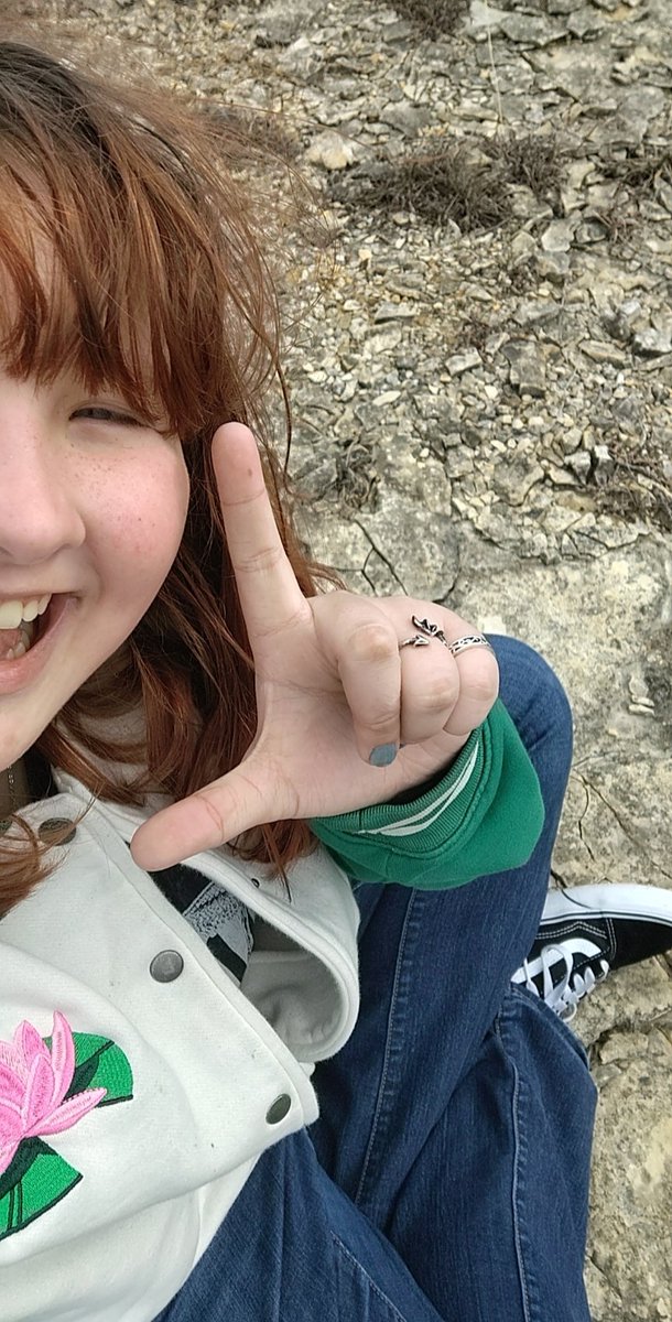 Stupidroyales's tweet photo. I took this picture today thinking about jumping off a cliff while L-ing one of my friends because he's a fucking nerds https://t.co/cAdcm08KTU