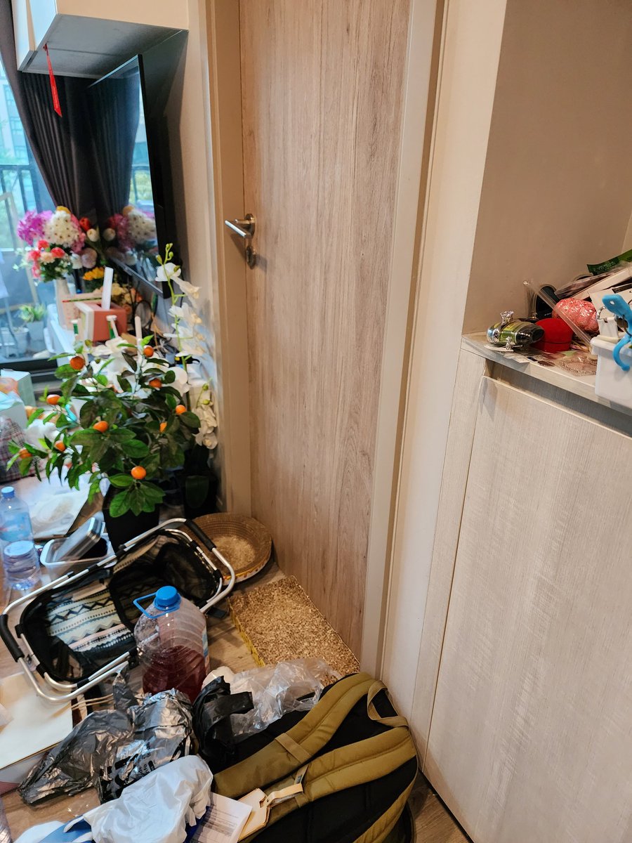 Prepping for moving 🏡  Lord its a hefty work (pardon for the messy scene!), but it should be done soon. New Year was packing sessions, now time to slowly transfer.

New job in Feb as well, my!

moving physically but still #HBARbarians at will 👀🐈🚀

#HBAR
#HBARnfts 
#LFG