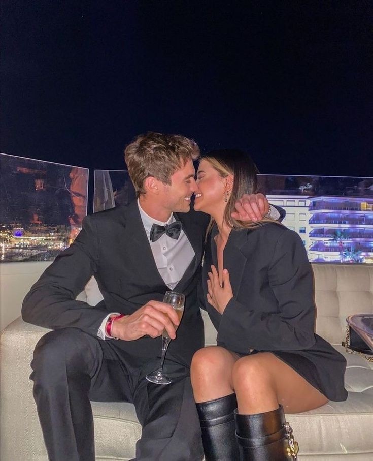 cconradfisher's tweet photo. eu e ela e us 4ever 💍 https://t.co/IdITgdYG9r