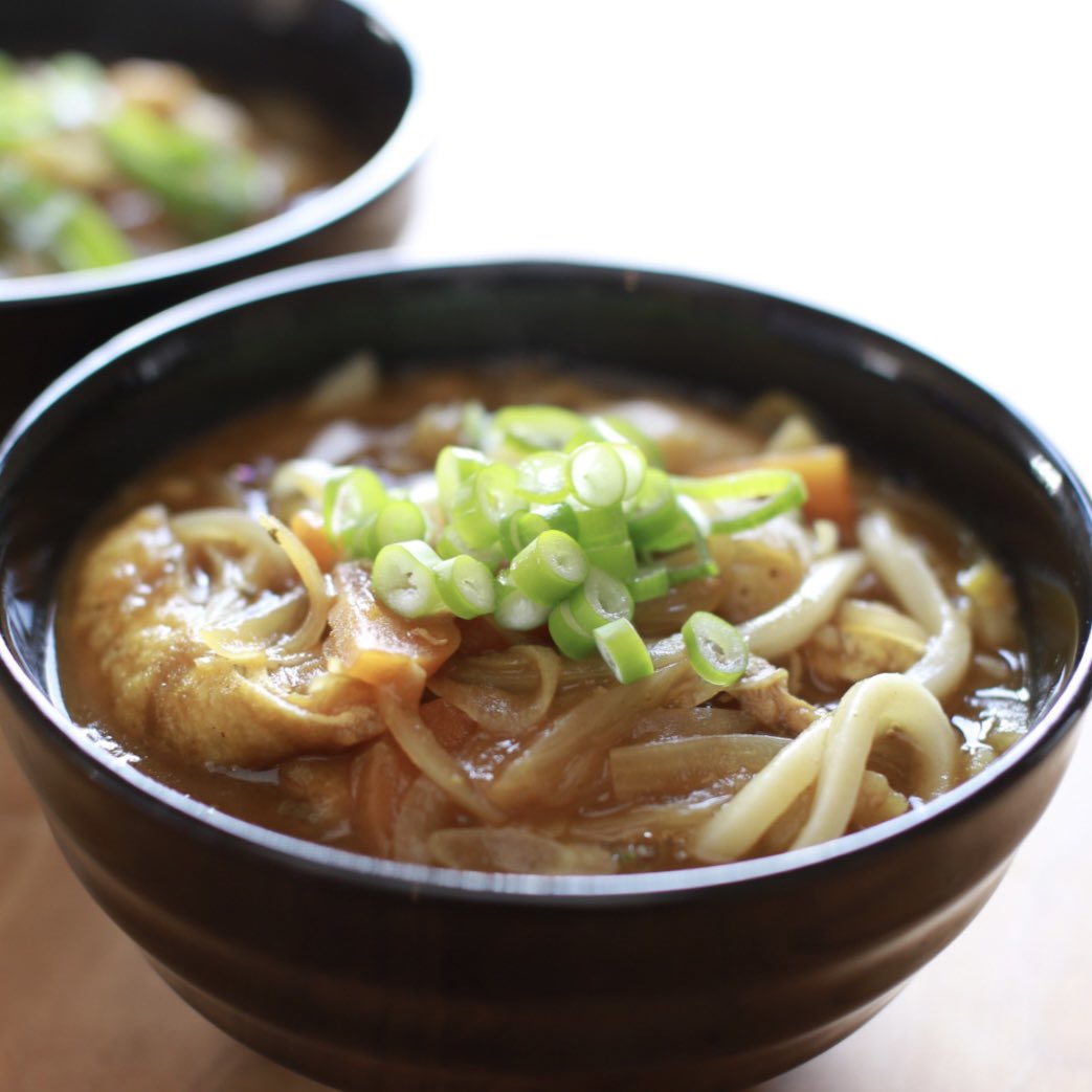 kiyyopy's tweet image. ヨメの得意料理。特製出汁が効いてウマウマあつあつ〜　#カレーうどん #EOS6D  #SIGMA50mmF14