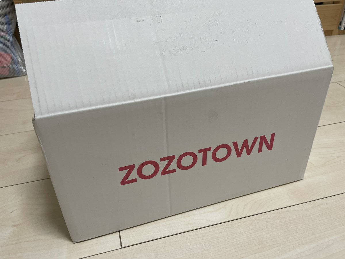 BEACH_1030's tweet photo. 白箱で届いた！
#ZOZOSALE箱CP https://t.co/pL0Guy3yq5