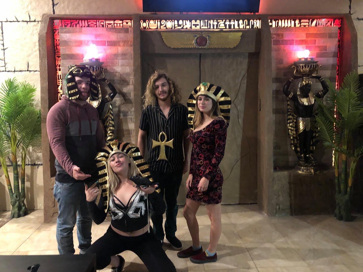 • 𝙳𝚒𝚜𝚌𝚘✨𝙻𝚎𝚖𝚘𝚗𝚊𝚍𝚎 • (@kylakitt3n) on Twitter photo 