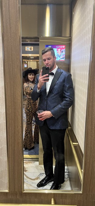 🤵&zwj;♂️ @tigerlillyx https://t.co/wfZzxBCgf2<a class="tags" href="/tag/tigerlillyx">@tigerlillyx</a>