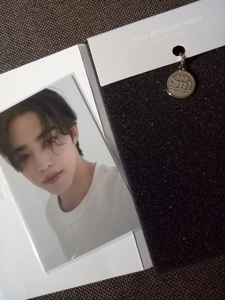 cheollielvr's tweet photo. WTS | LFB | PH

Seventeen 6th Anniversary merch Pendant &amp; Pc (Scoups)

- unsealed but never been used 
- good condition

pendant pc: 300
pendant: 450
set: 700

🏷️ seventeen 6th anniversary merch pendant pc scoups seungcheol https://t.co/lfYEPgRCdw